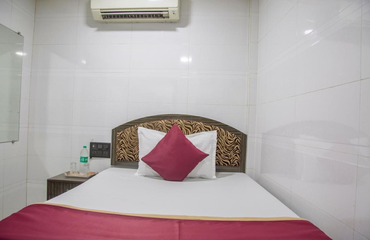 Relax Guest House 뭄바이 외부 사진
